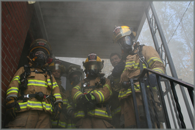 команда пожарных Adamsburg&Community Volunteer Fire Department участвующая в акции Michelin  